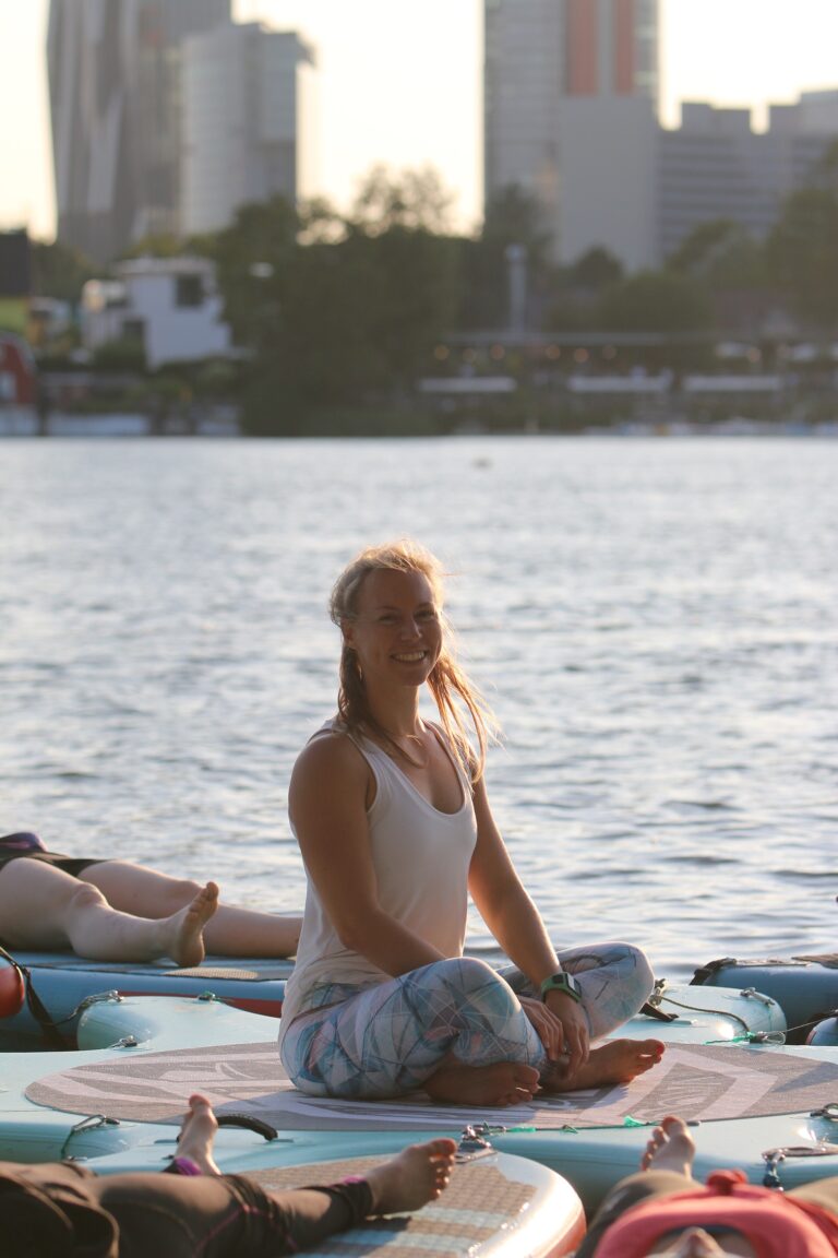 Noch mehr SUP Yoga auf der Alten Donau!