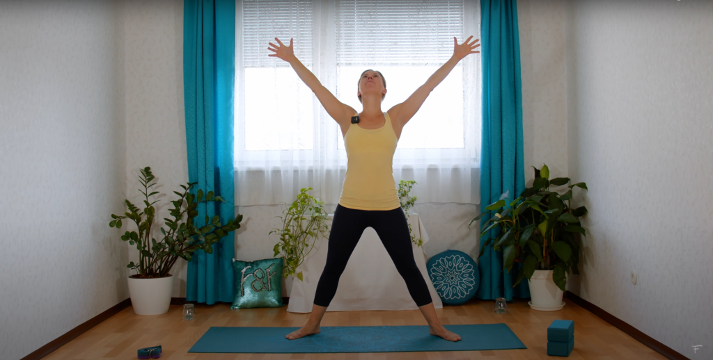 Frau in der Yoga Position Stern