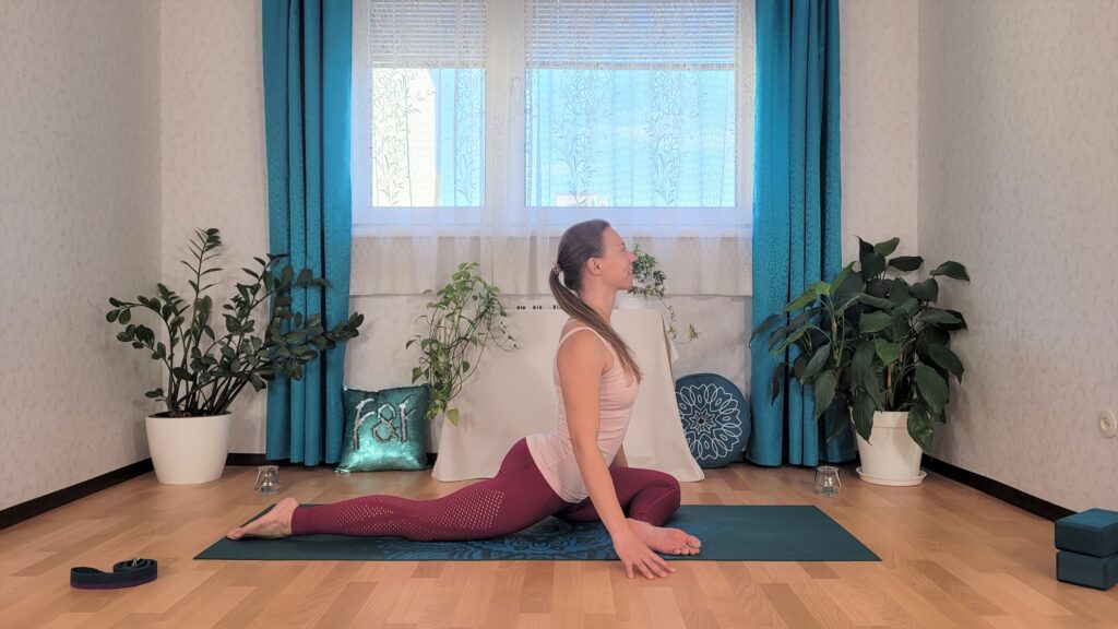 Frau in der Yoga Position Taube