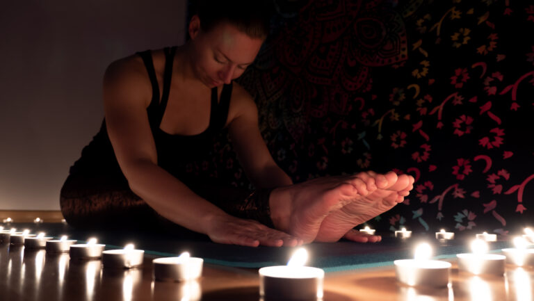 Earth Hour 2022 in Wien: Yoga bei Kerzenschein